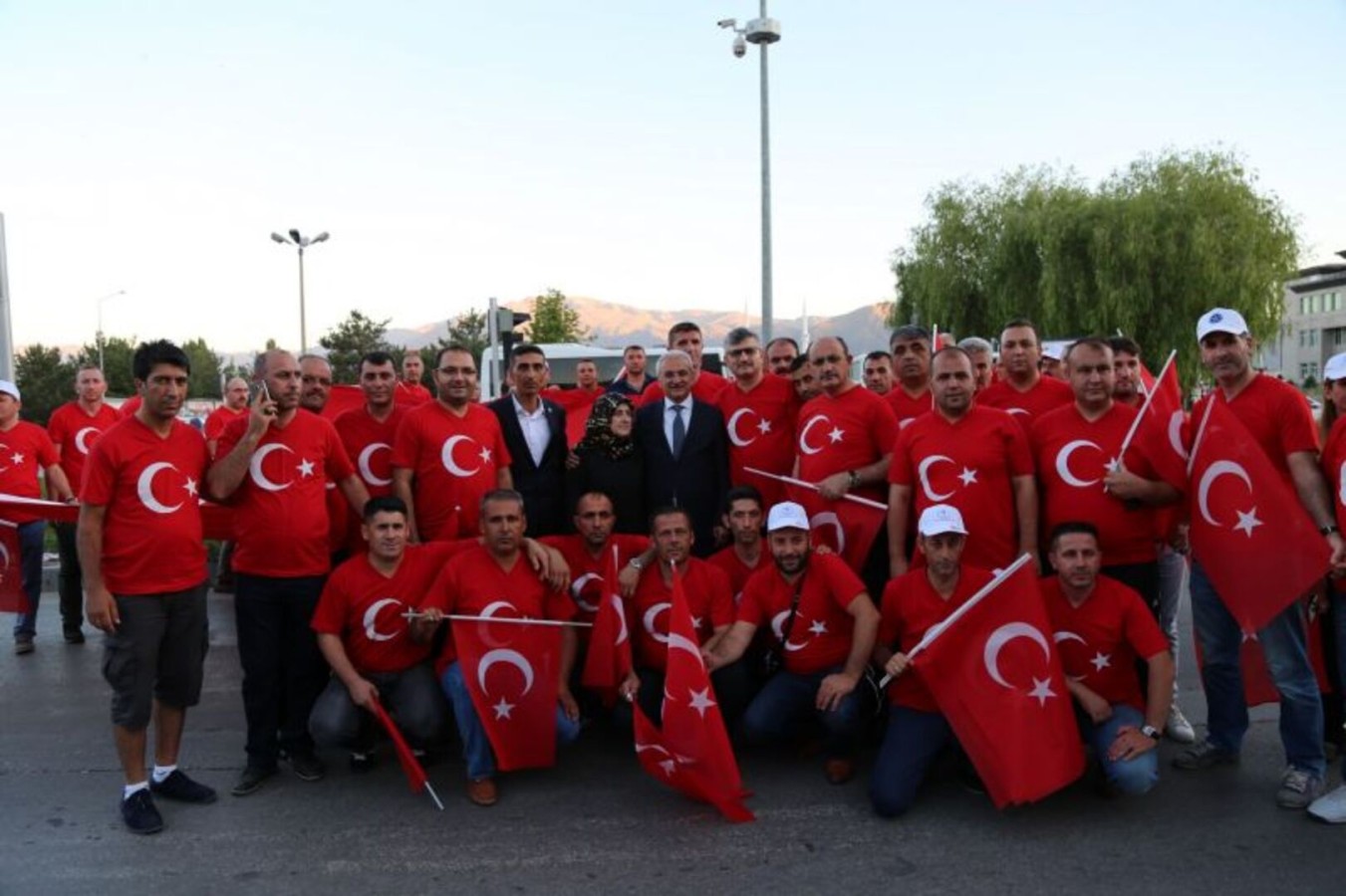 15 TEMMUZ'UN 1. YILINDA CUMHURİYET MEYDANIDOLDU TAŞTI