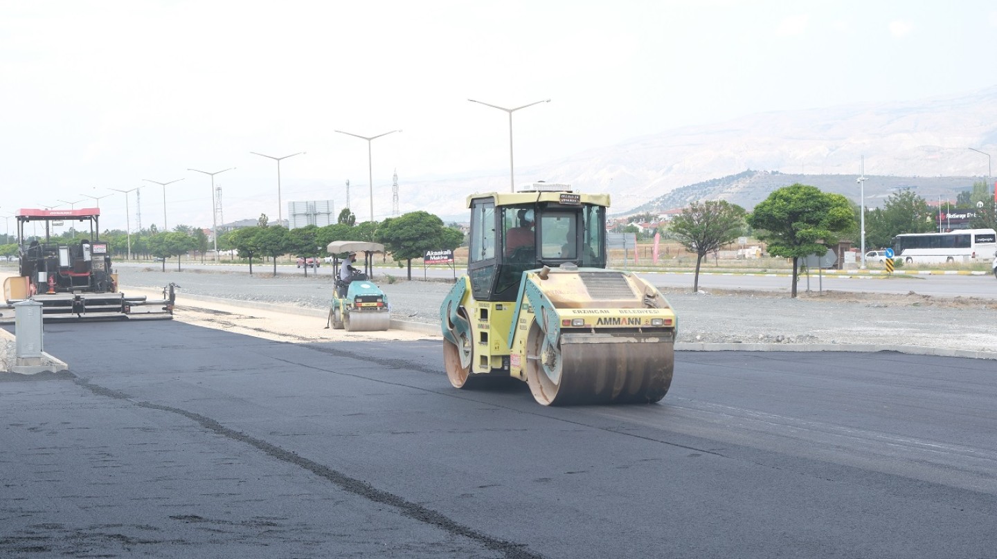 Asfalt ve kaldırım yapım çalışmalarımız devam ediyor.