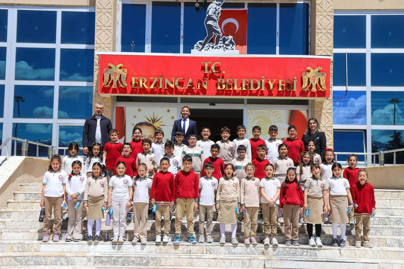 Gazi İlkokulu Öğrencilerinden Belediyemize Ziyaret