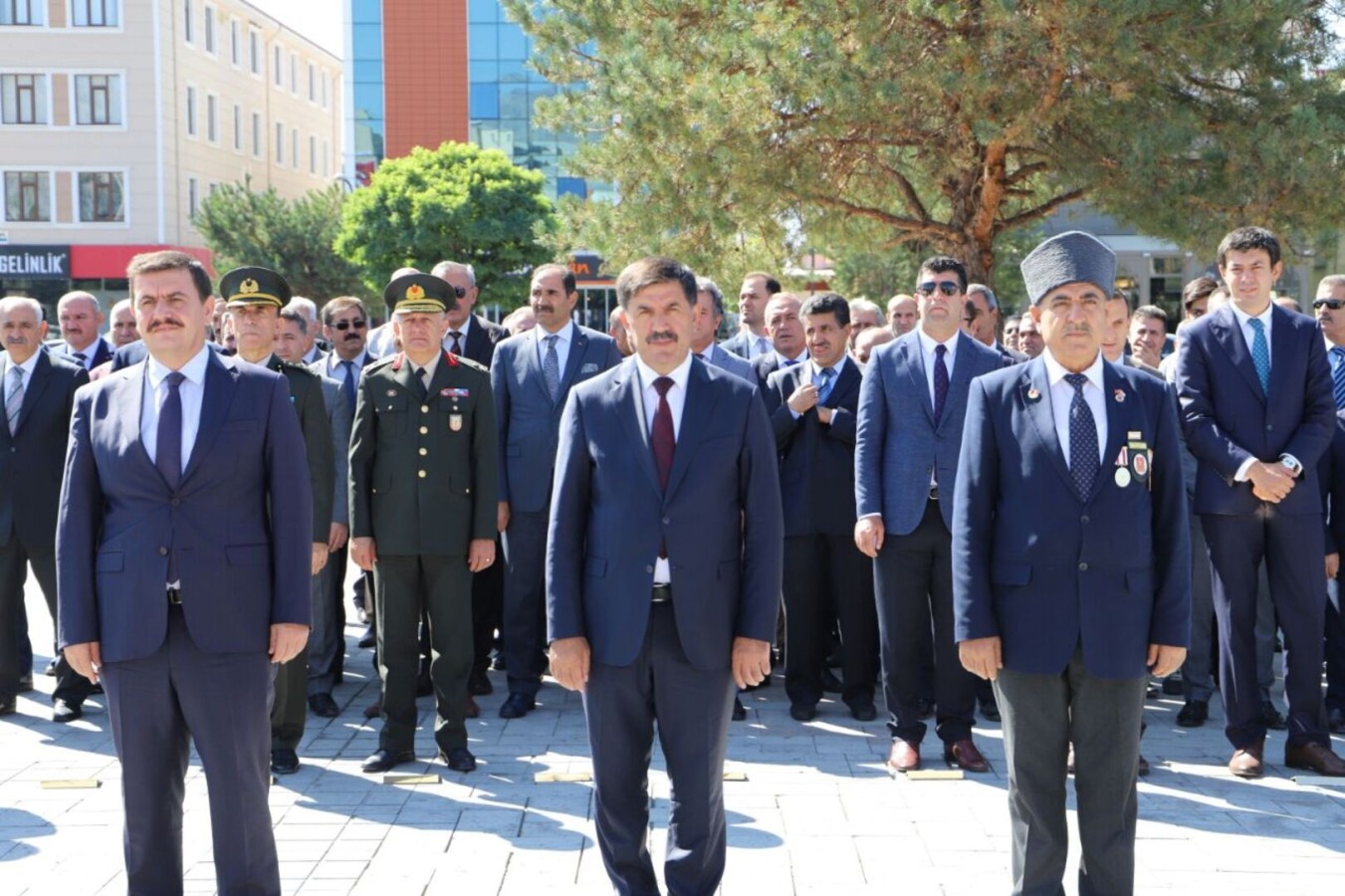 19 Eylül Gaziler Günü Erzincan Belediyesi Önünde Düzenlenen Törenlerle Kutlandı.