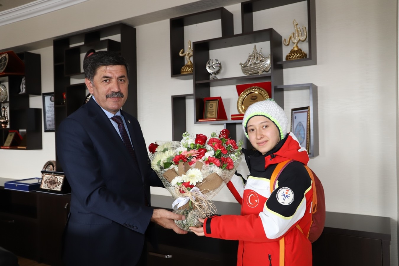 2018 Dünya Kayak Şampiyonası 2.'si Milli Sporcumuz Ayşe Kader Yavuz Başkan Aksun’u Ziyaret Etti