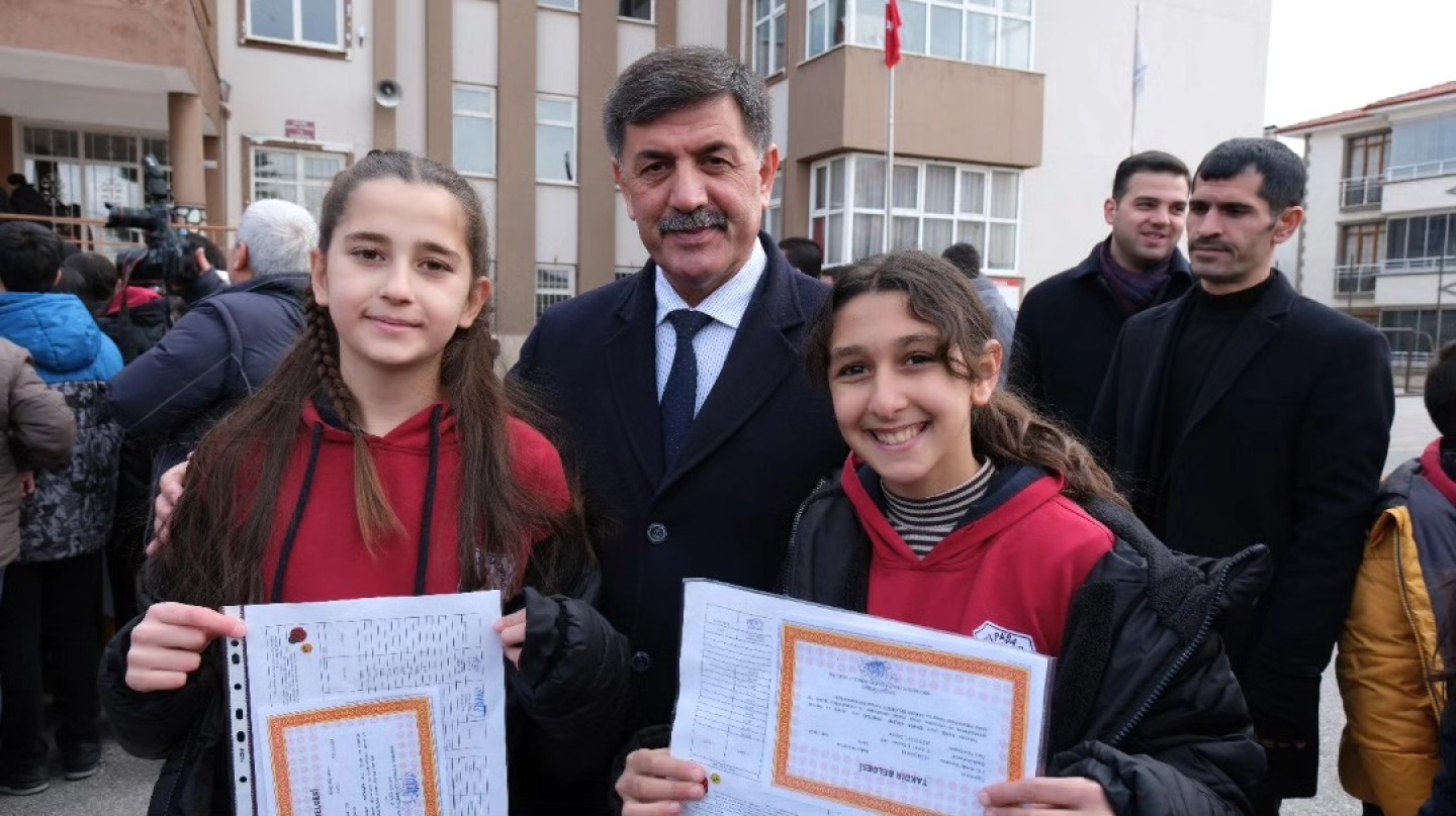 2023-2024 Eğitim-Öğretim yılı, yarıyıl tatili için karne dağıtım töreni düzenlendi