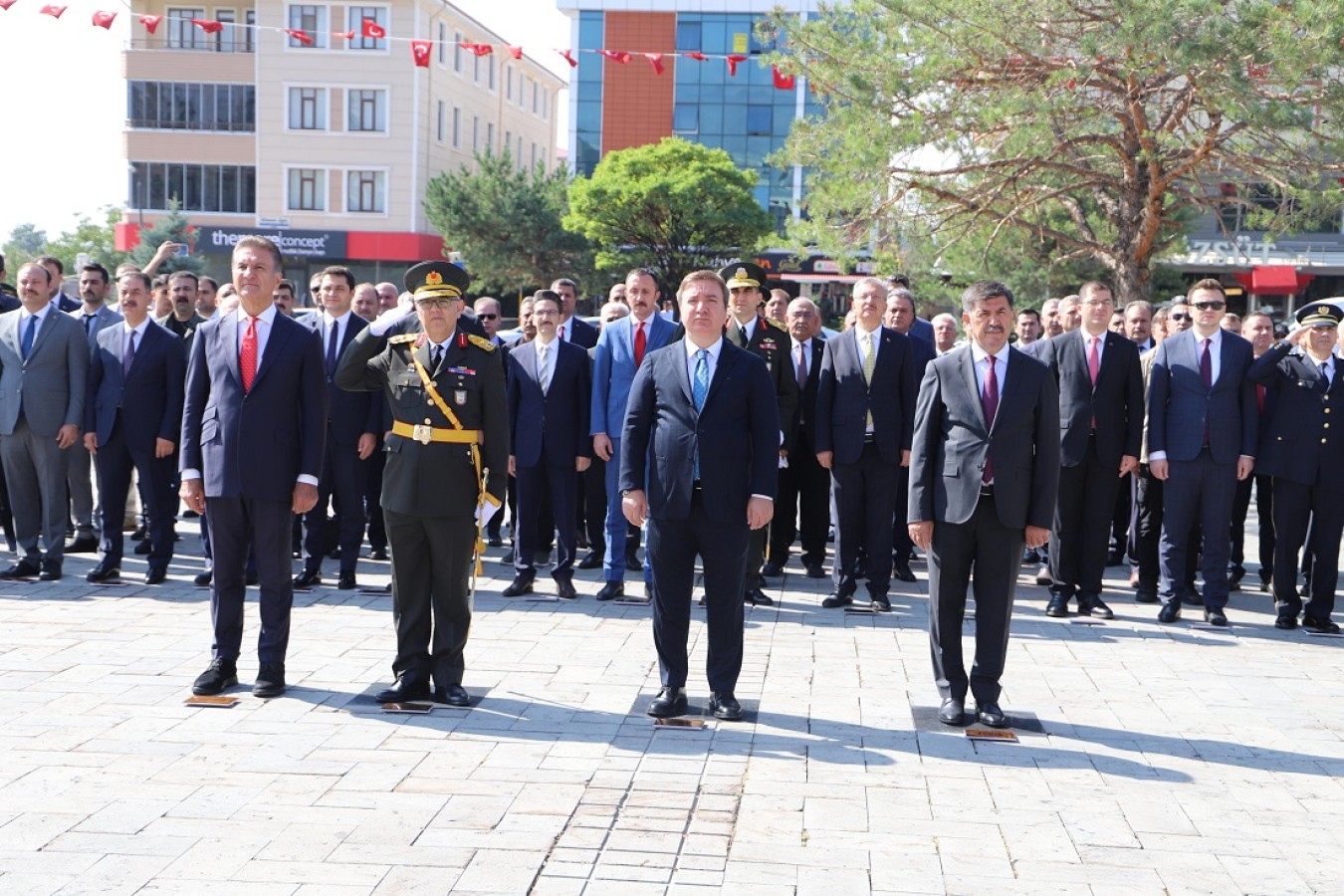 30 Ağustos Zafer Bayramı’nın 101. Yılında Erzincan’da Atatürk Anıtına Çelenkler sunuldu. 