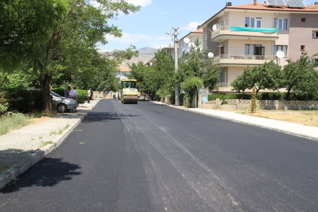 35 C SICAKLIKTA ASFALTA DEVAM