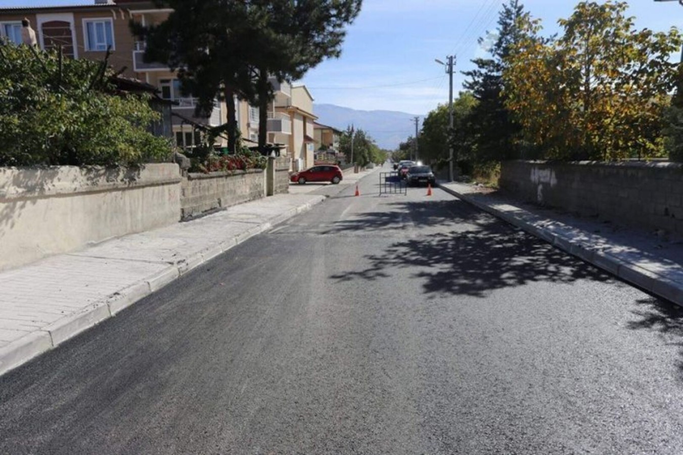 550 Günde 15 Mahallede Asfalt ve Kaldırım Çalışması Gerçekleştirildi