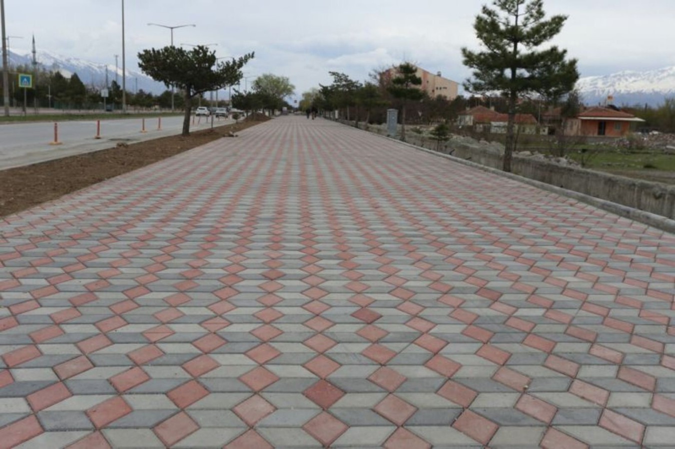 75. Yıl Bulvarı Daha Prestijli Bir Hale Getirildi.