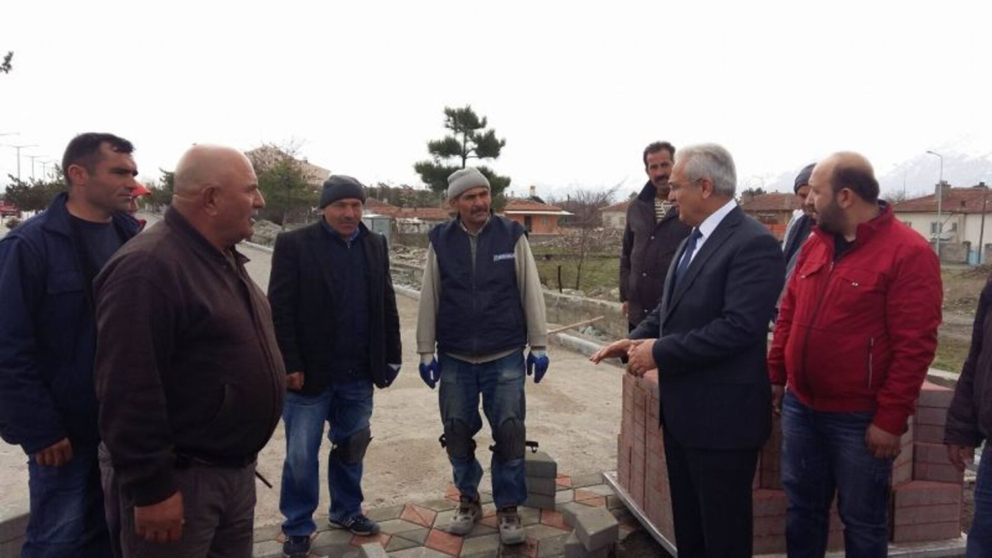 75. Yıl Bulvarında Kaldırım Yenileme Çalışmaları Devam Ediyor