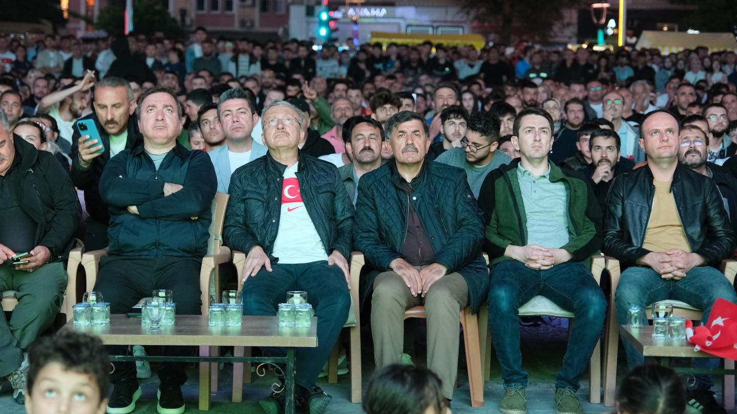 A Milli Takımımızın EURO 2024 Heyecanı Dörtyol Meydanı'nda Yaşanıyor.