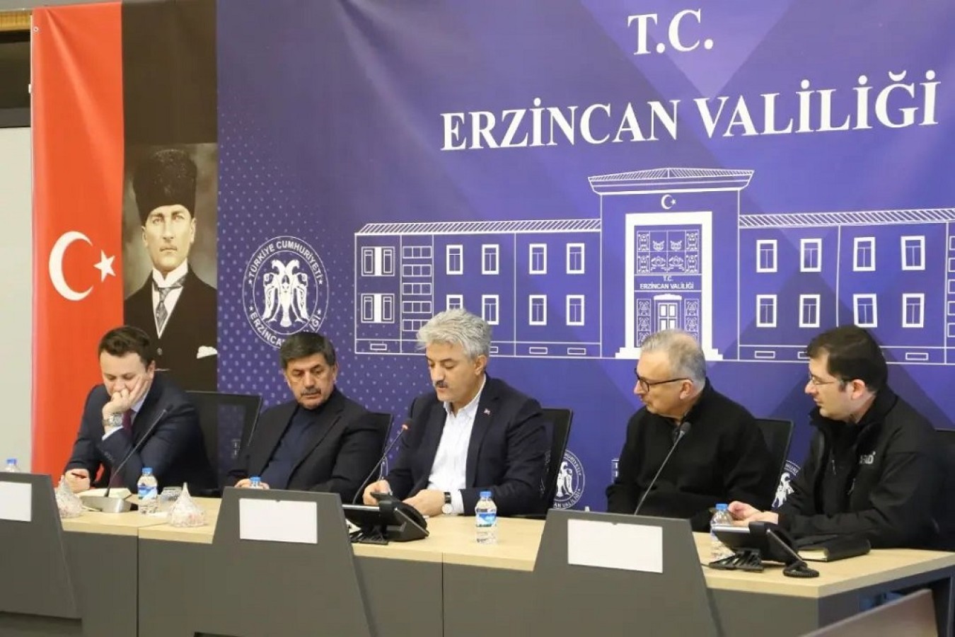 AFAD İl Müdürlüğünde yardım toplama faaliyetlerine yönelik olarak toplantı gerçekleştirildi.