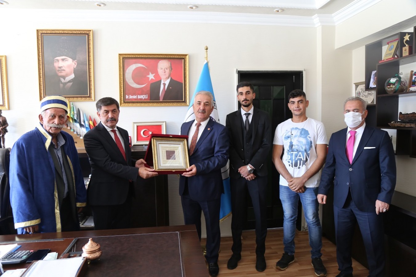 Ahilerden Belediye Başkanımız Sayın Bekir Aksun’a ziyaret