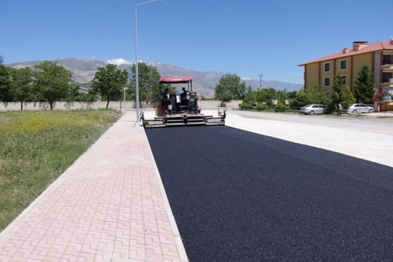 Ana Caddeler Asfaltlanıyor