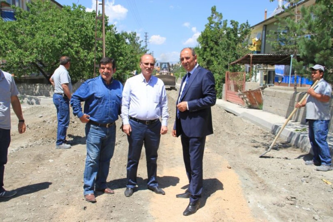 ARA SOKAKLARDA YOL ÇALIŞMALARI SÜRÜYOR