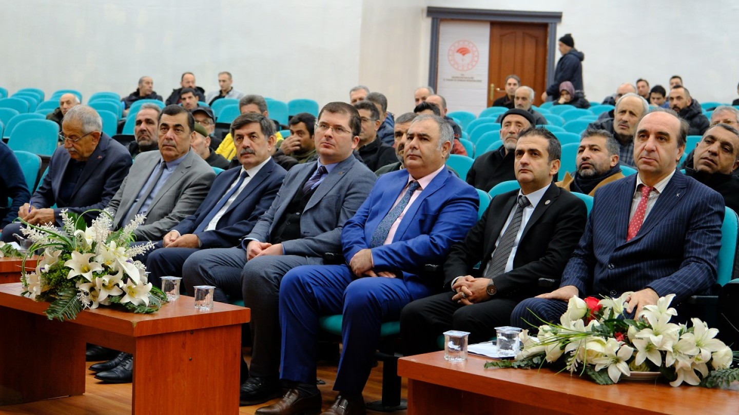 Arı üreticilerine yönelik olarak “Sağlıklı Arı, Yüksek Verim Paneli” düzenlendi.