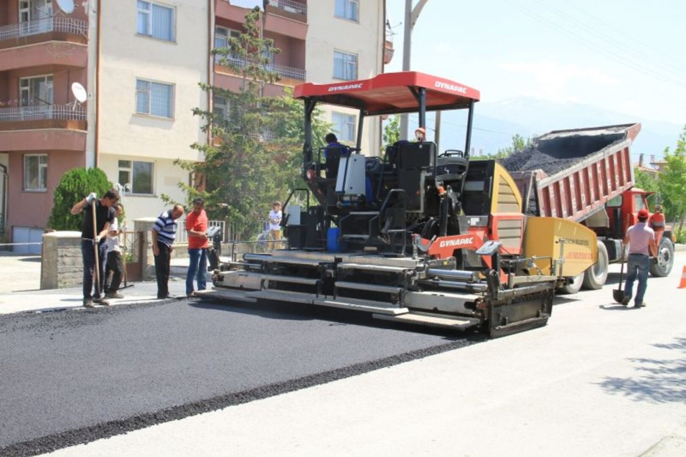 ASFALT ÇALIŞMALARI TAM GAZ DEVAM EDİYOR