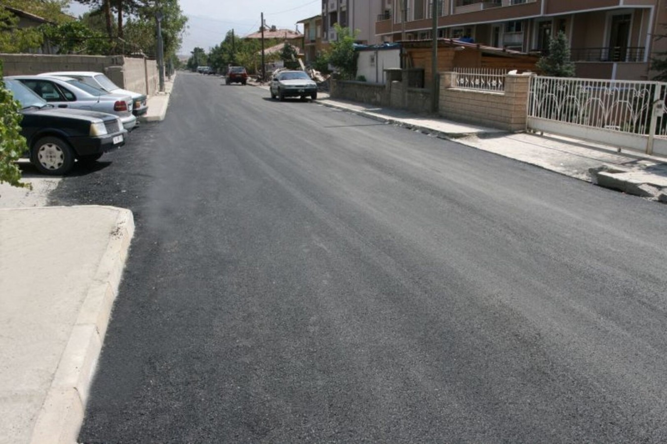 ASFALT EKİBİ 7-24 ÇALIŞIYOR