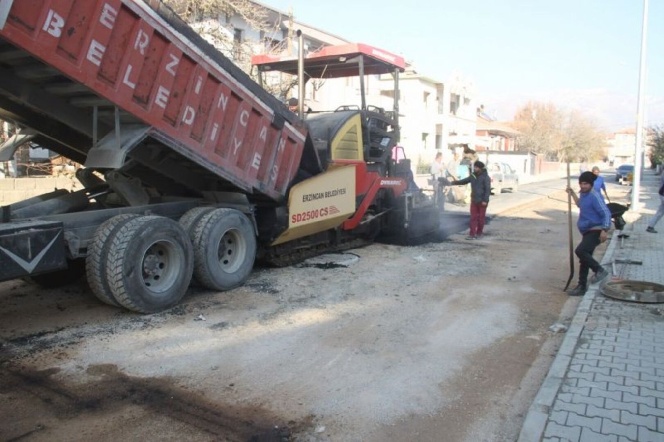 Asfalt Kaplama Çalışmaları Bahçelievler Mahallesinde Devam Ediyor