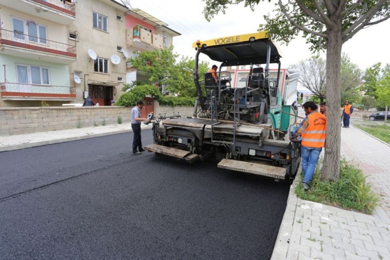 Asfalt Şimdide Yunus Emre Mahallesinde