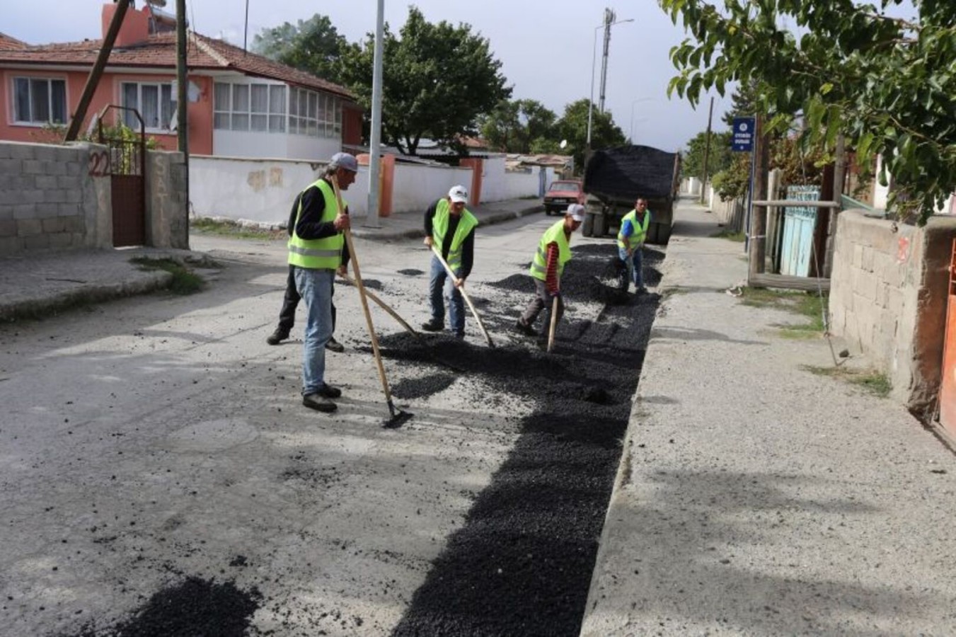Asfalt Tamirat Çalışmaları Devam Ediyor