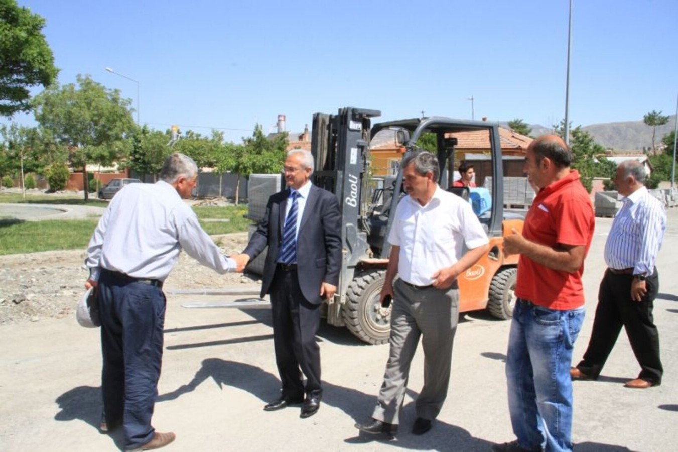 Asfalt ve Kaldırım Çalışmaları Devam Ediyor