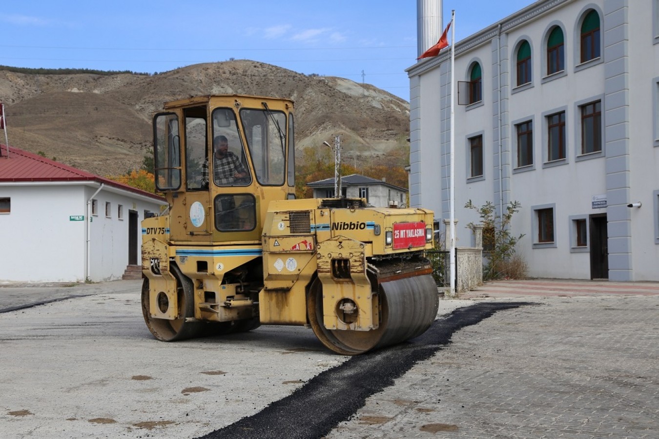Asfalt yama çalışmalarımız devam ediyor