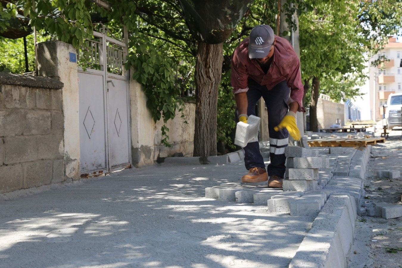 Aslanlı Mahallesi Genelinde Kaldırım Çalışmaları Başladı