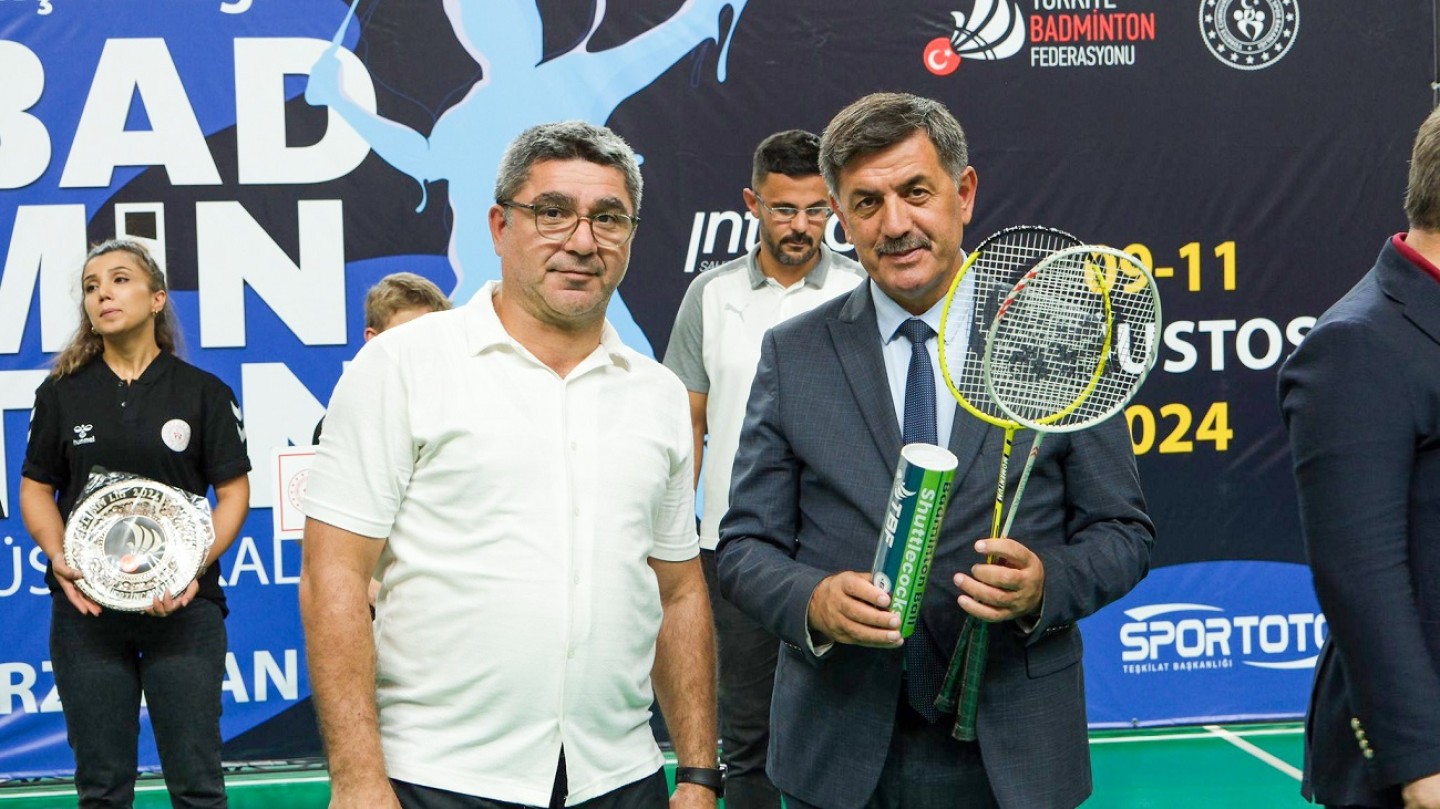 Badminton Süper Ligi ve Gelişim Ligi müsabakaları açılış seremonisi yapıldı.