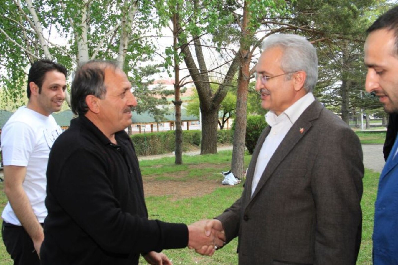 BAŞKAN BAŞSOY ATATÜRK PARKINI ZİYARET ETTİ