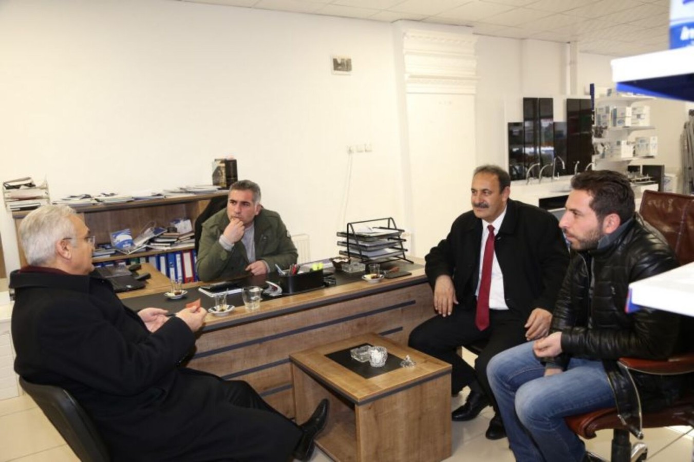BAŞKAN BAŞSOY’ DAN MERKEZ ÇARŞISI ESNAFINA ZİYARET