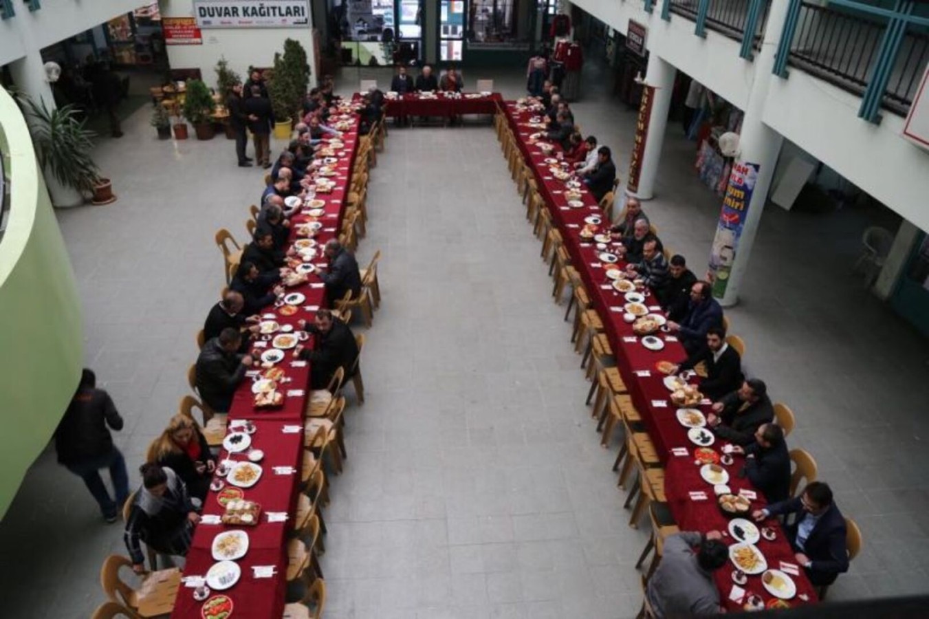 BAŞKAN BAŞSOY GÜNE BÜYÜK ÇARŞI ESNAFI İLE BAŞLADI