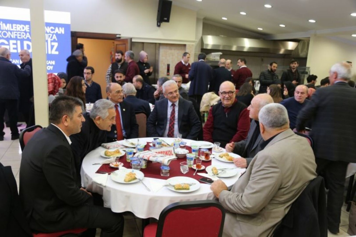 BAŞKAN BAŞSOY İSTANBULDAKİ ERZİNCANLILARLA BULUŞTU