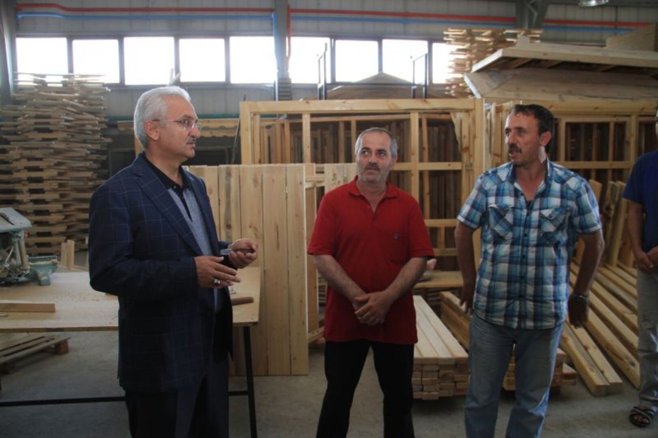 BAŞKAN BAŞSOYDAN BELEDİYE ATÖLYELERİNE ZİYARET