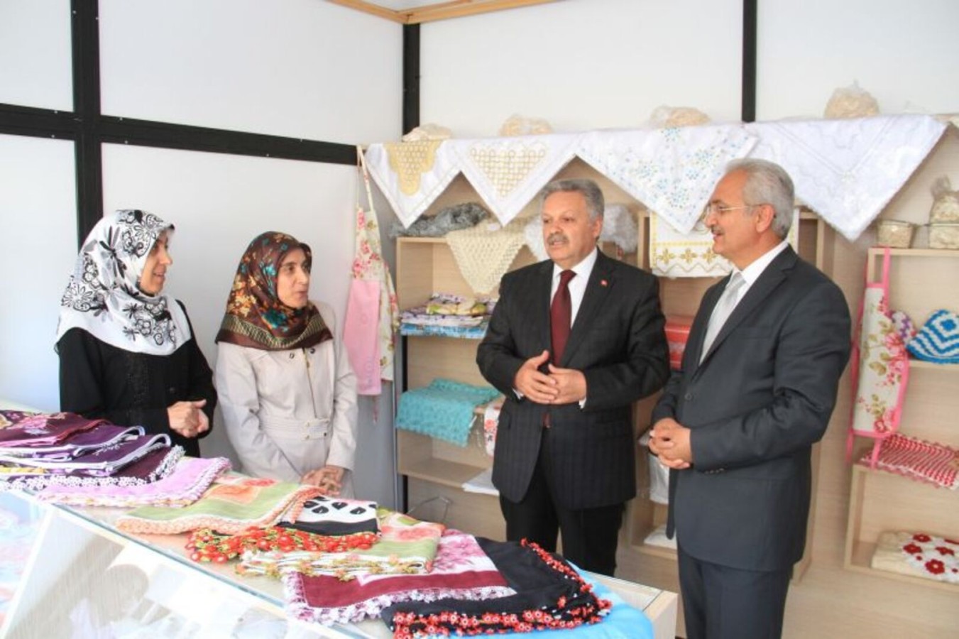 Başkan Başsoy’dan Kadın Eli Bereket Pazarına Ziyaret