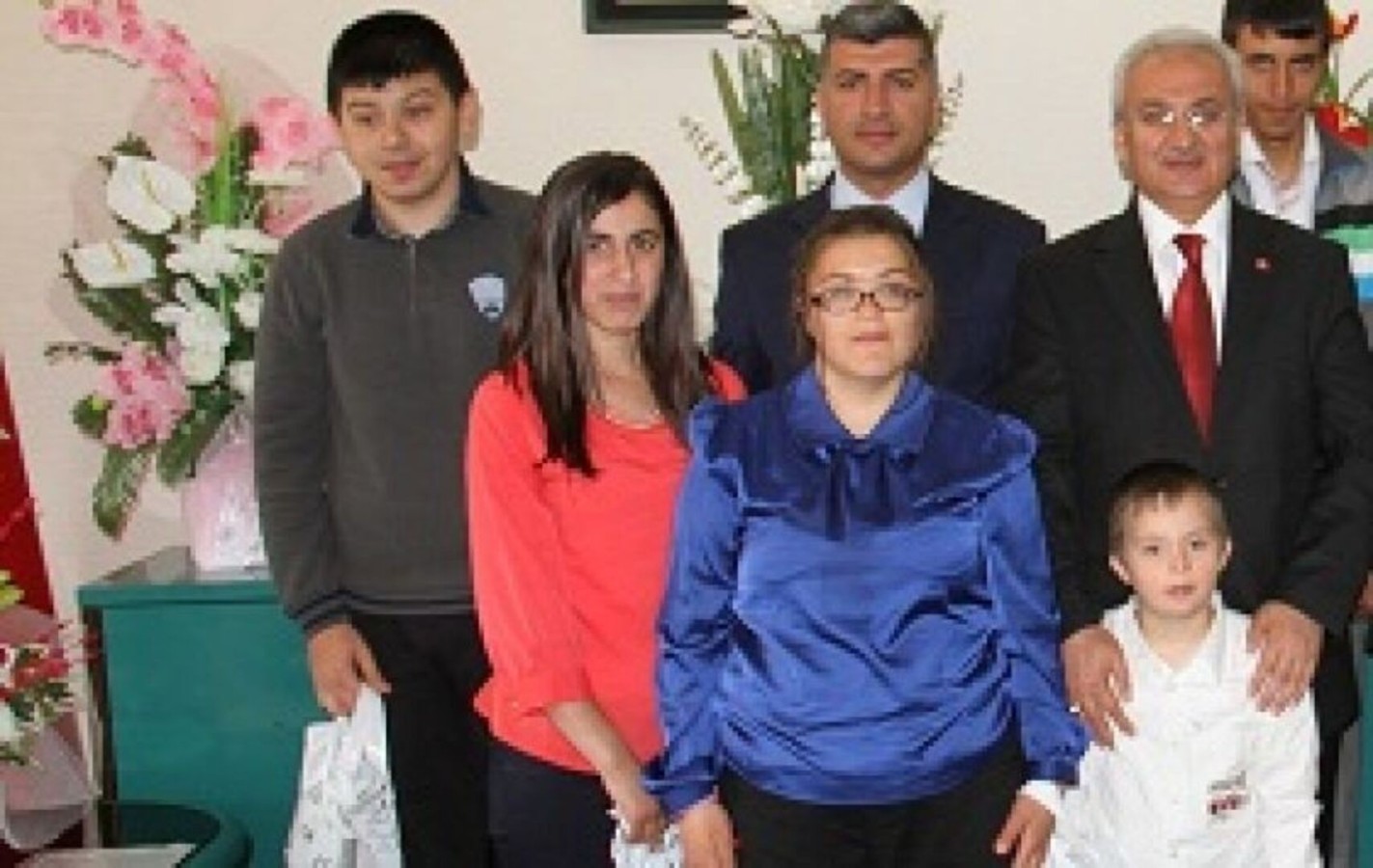 BAŞKAN ÖZEL KONUKLARINI AĞIRLADI