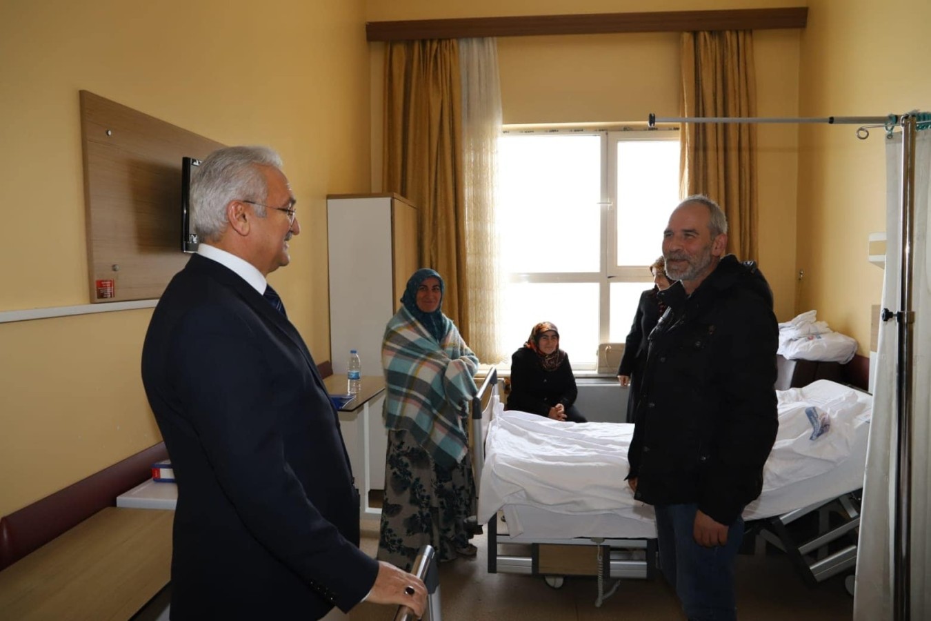  Başsoy, Mengücek Gazi Eğitim ve Araştırma Hastanesi’nde ki Hastaları Ziyaret Etti