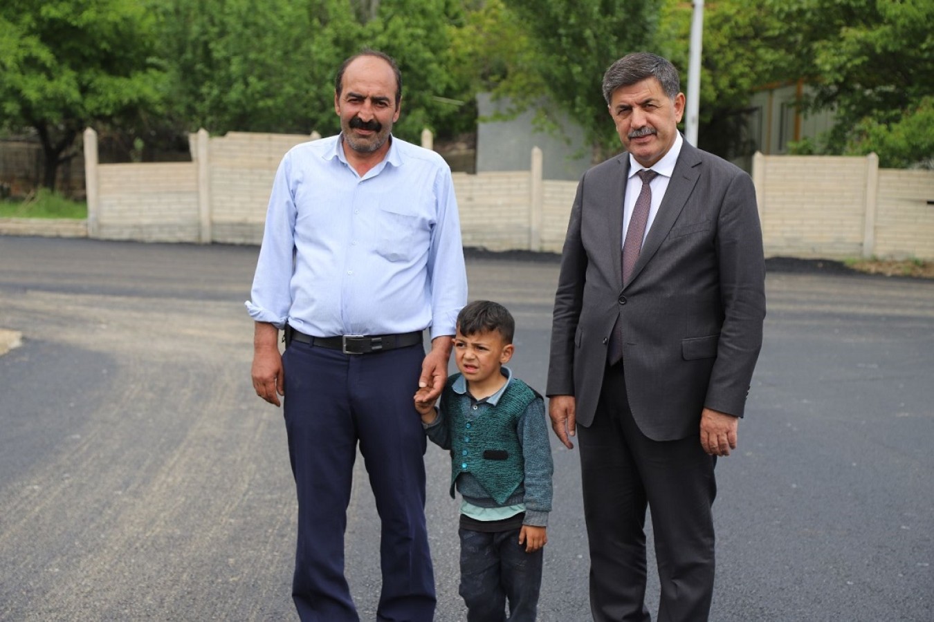 Belediye Başkanımız Bekir Aksun, Dereyurt Mahallesinde yapılan Asfalt çalışmasını yerinde inceledi