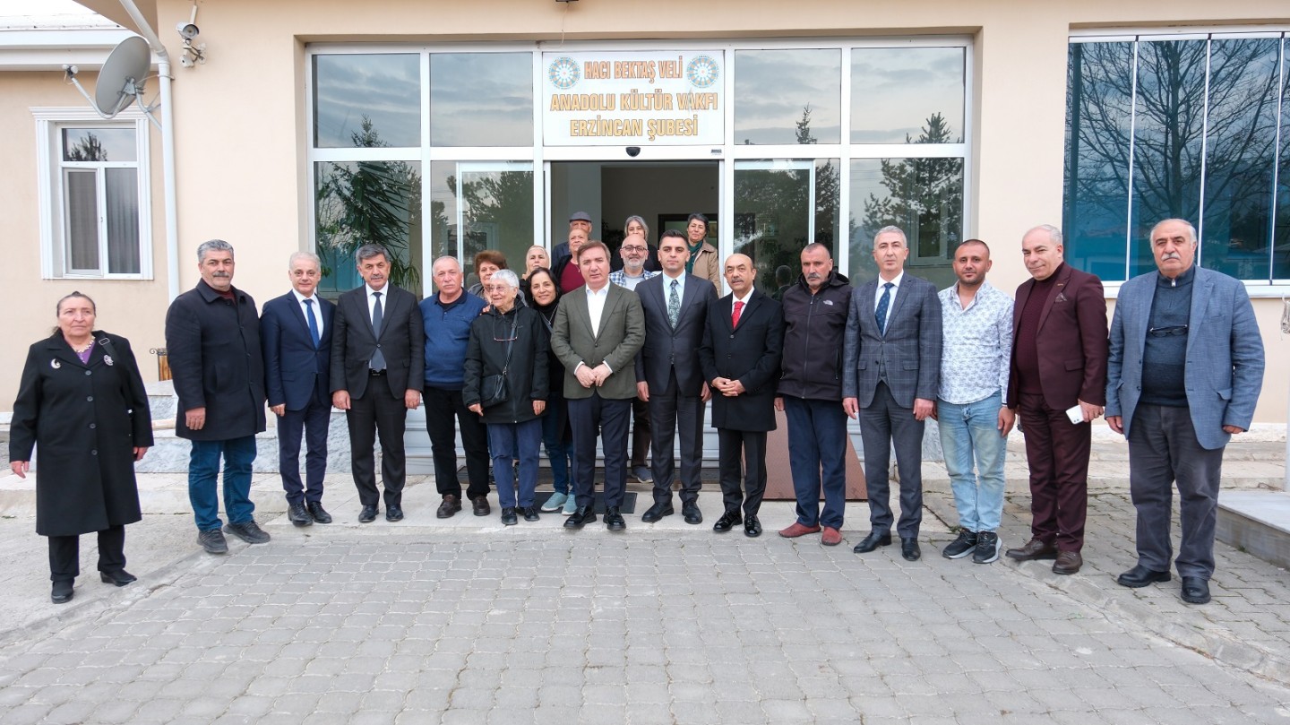 Belediye Başkanımız Bekir Aksun, Hacı Bektaş Veli Anadolu Kültür Vakfı Erzincan Şubesi Cemevi’ne ziyarette bulundu.