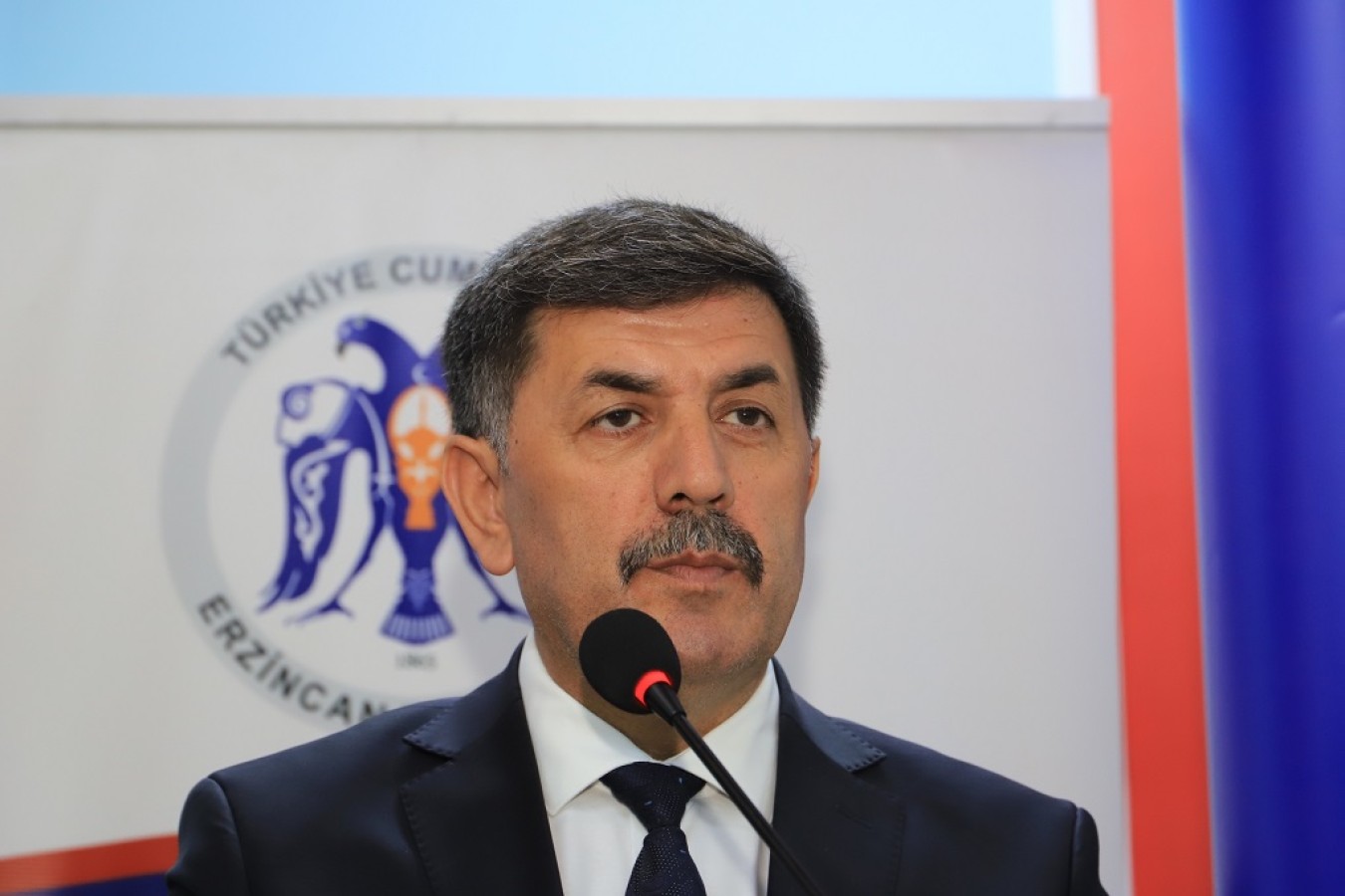 Belediye Başkanımız Bekir Aksun yoğun ilgi gören Mahalle toplantılarına devam ediyor.