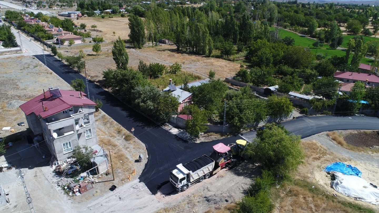 Belediye Başkanımız Sayın Bekir Aksun: “Erzincan’a yakışır yollar yapıyoruz”