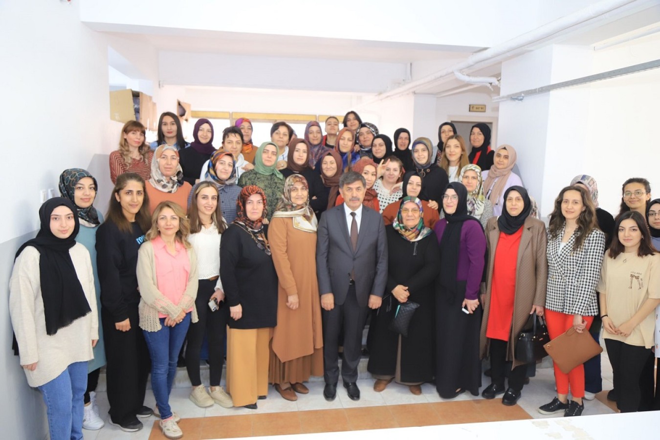 Belediye Başkanımız Sayın Bekir Aksun Tekstil Üretim Atölyesini ziyaret etti.
