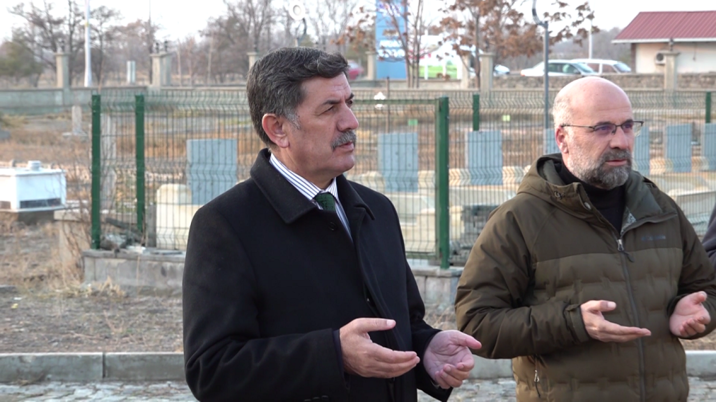 Belediye Başkanımız Sayın Bekir Aksun’dan Deprem Şehitliği Anıtına Ziyaret