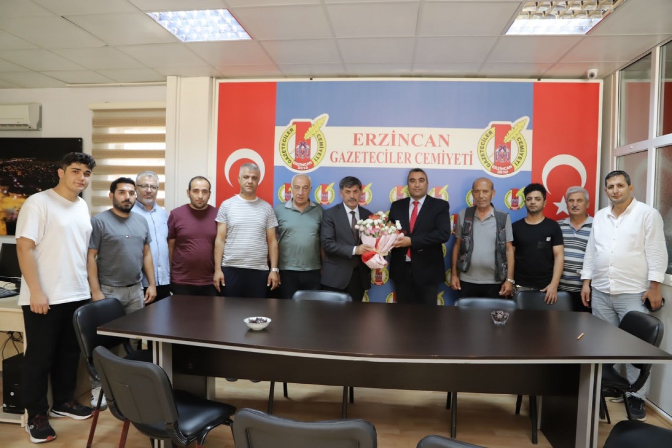 Belediye Başkanımız Sayın Bekir Aksun’dan Erzincan Gazeteciler Cemiyeti’ne ziyaret