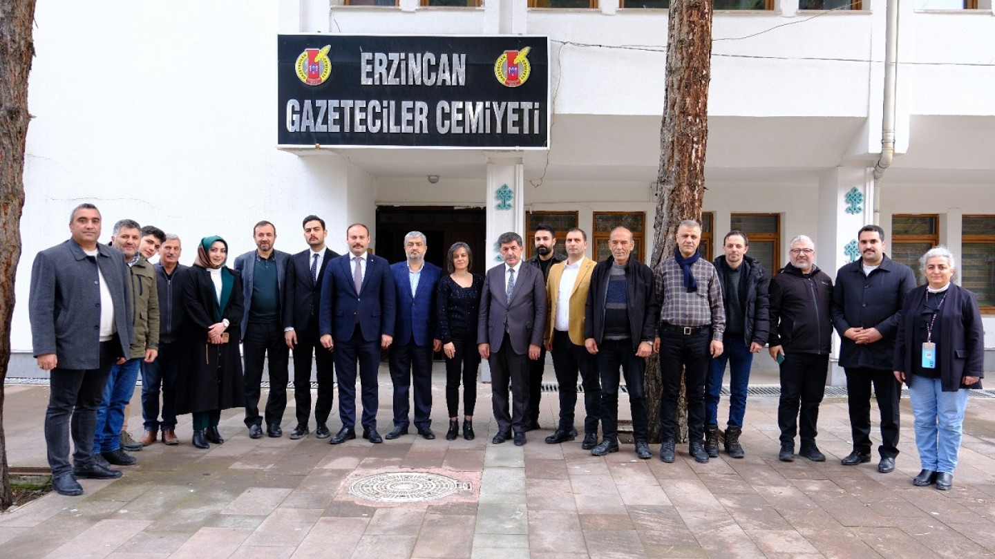 Belediye Başkanımız Sayın Bekir Aksun’dan Erzincan Gazeteciler Cemiyeti’ne ziyaret
