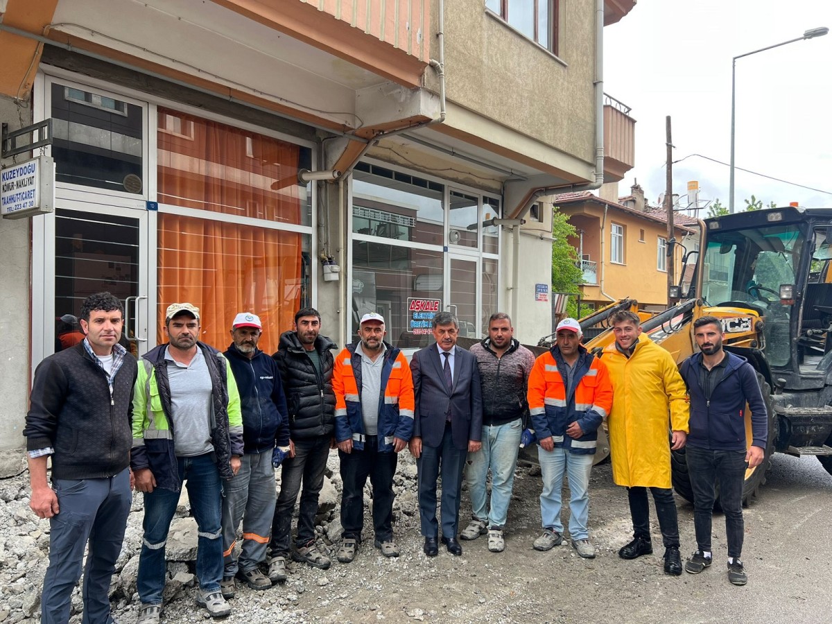 Belediye Başkanımız Sayın Bekir Aksun'dan Sahada Görev Yapan Personellere Ziyaret