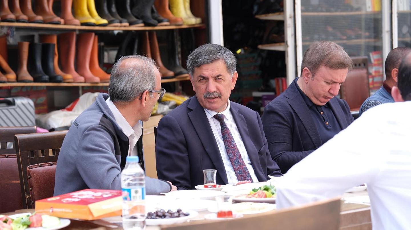 Belediye Başkanımız Sn. Bekir Aksun Buğday Meydanı Esnafı ile Bir Araya Geldi