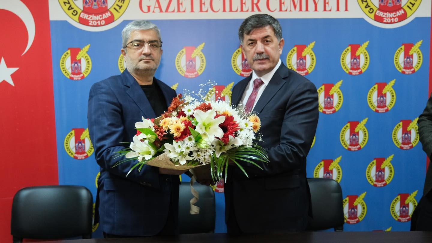 Belediye Başkanımız Sn. Bekir Aksun Erzincan Gazeteciler Cemiyeti’ne ziyarette bulundu.