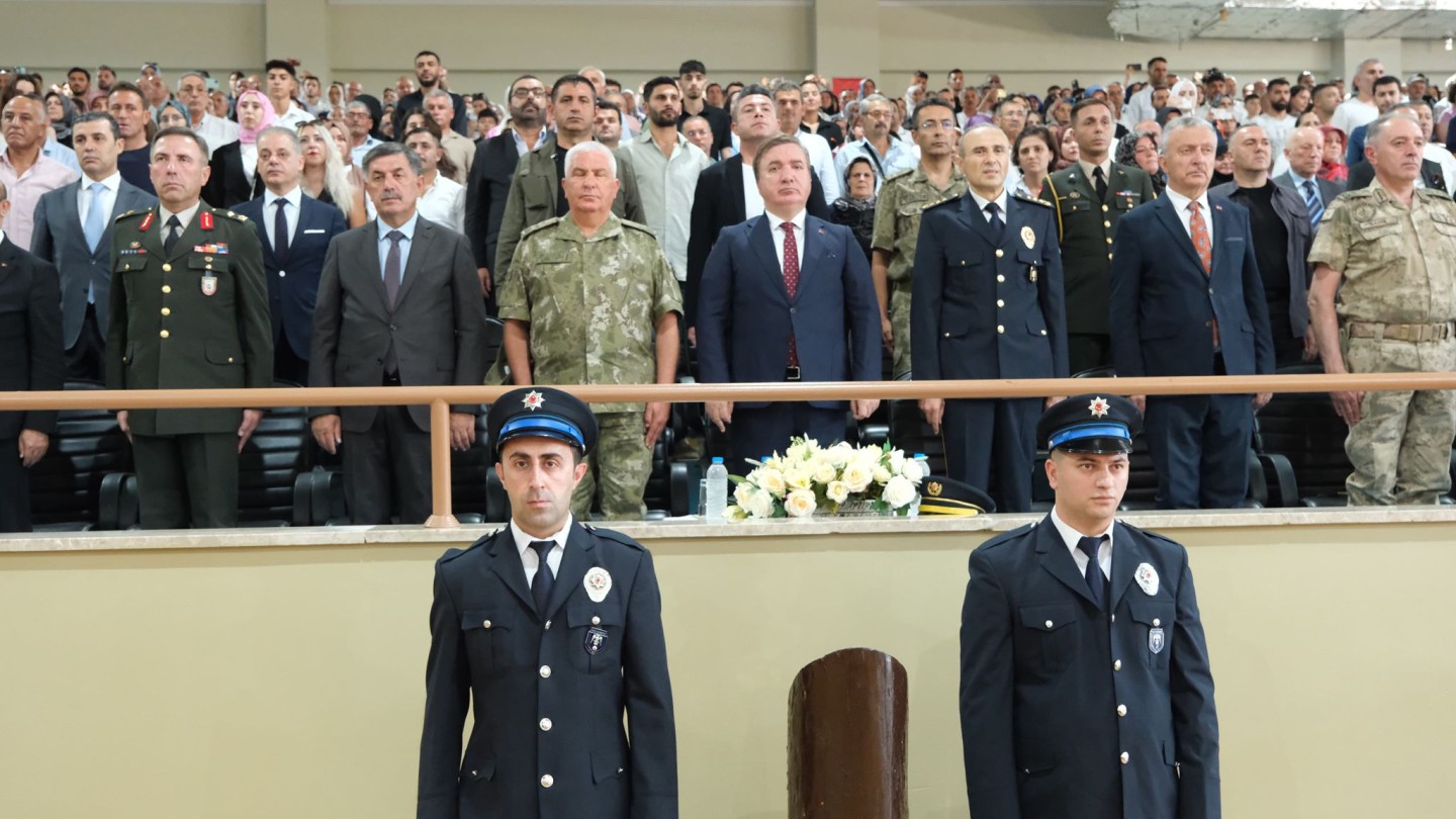 Belediye Başkanımız Sn. Bekir Aksun, Erzincan Polis Meslek Eğitim Merkezi 31. Dönem Mezuniyet Töreni’ne katıldı