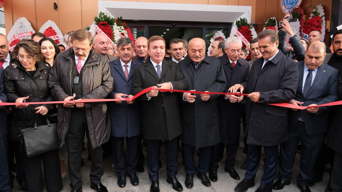 Belediye Başkanımız Sn. Bekir Aksun, Erzincan Ticaret ve Sanayi Odası’nın yeni hizmet binasının açılış törenine katıldı.