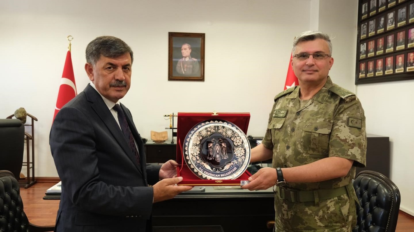 Belediye Başkanımız Sn. Bekir Aksun, Garnizon Komutanı Tümgeneral Sn. Murat Ataç’ı ziyaret etti.