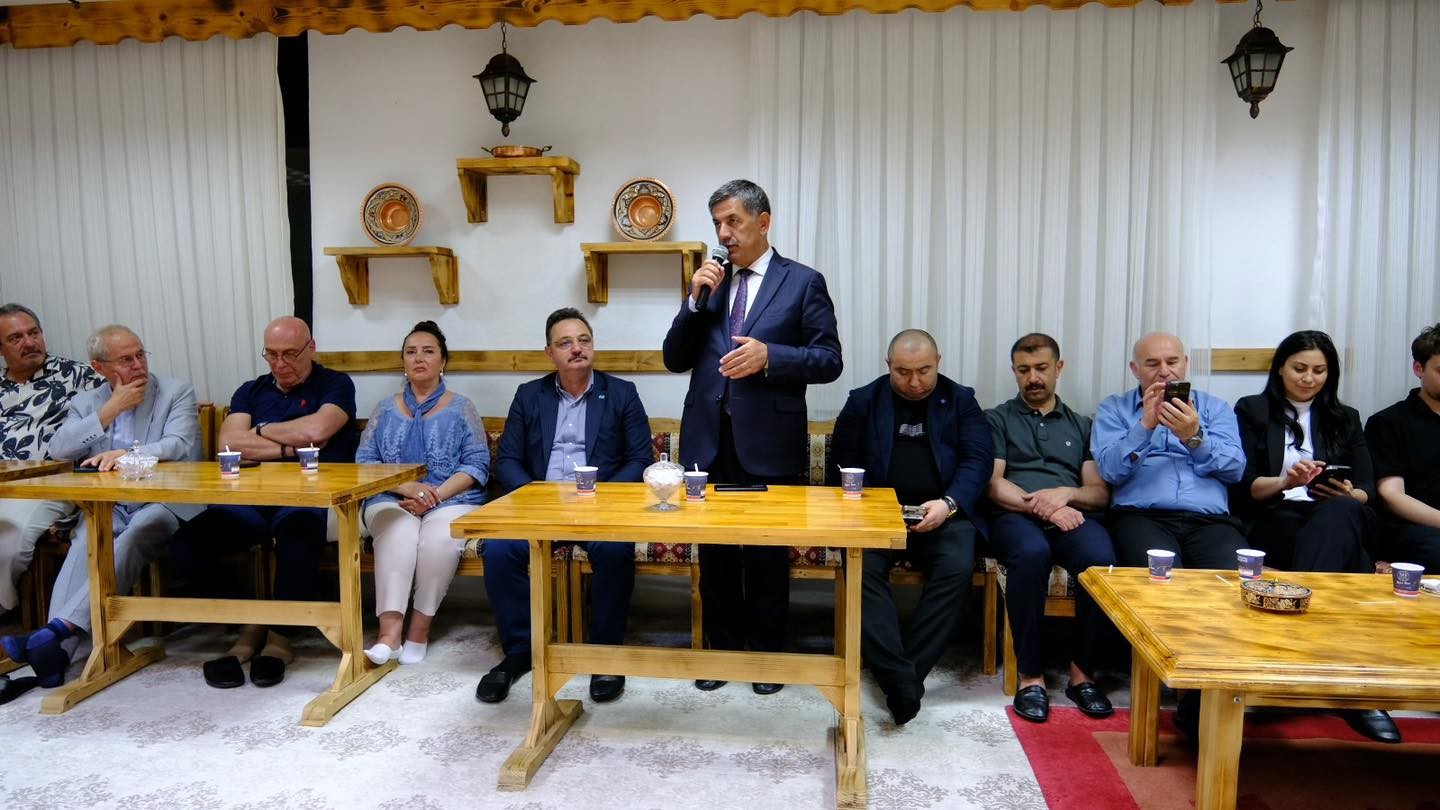 Belediye Başkanımız Sn. Bekir Aksun, TİMBİR heyeti ile bir araya geldi.