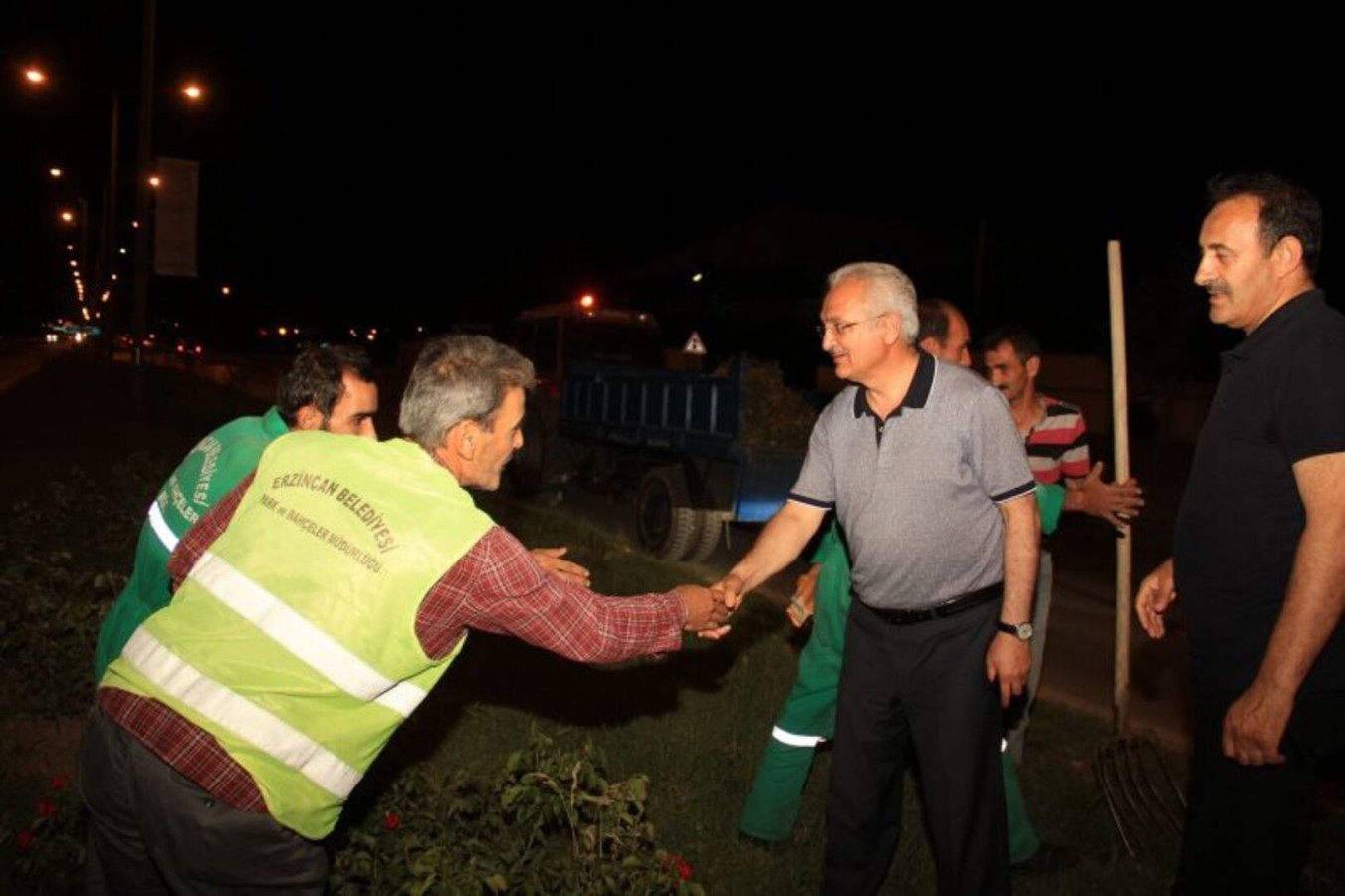 BELEDİYEDEN GECE MESAİSİ